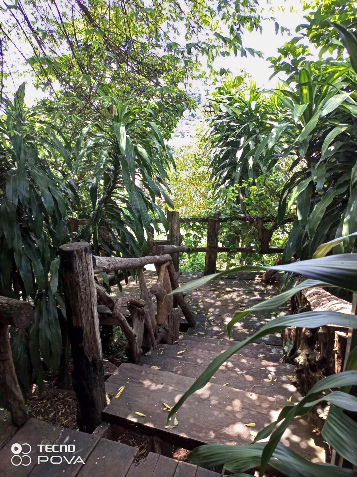 Апартаменты Familyhouse & Trekking Banlung Экстерьер фото